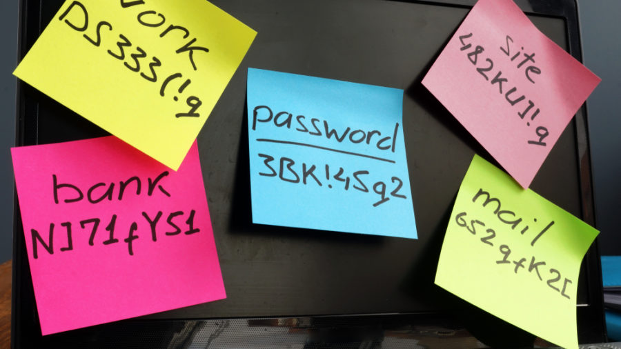 Beberapa notes warna-warni bertuliskan password dengan kombinasi angka